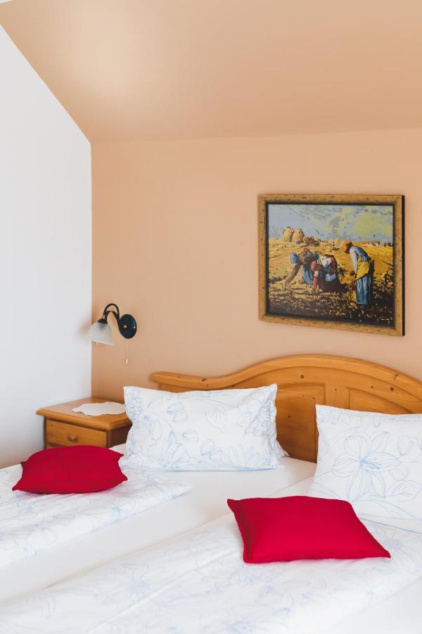 Weingut Peter Grill Bed & Breakfast ลอยช์ชาค ภายนอก รูปภาพ